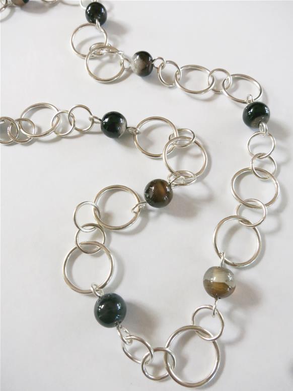 Loop chain with black lace agates