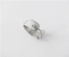 Narrow Textured Infinity Ring in Sterling Silver - Hammered Band - Unisex Ring